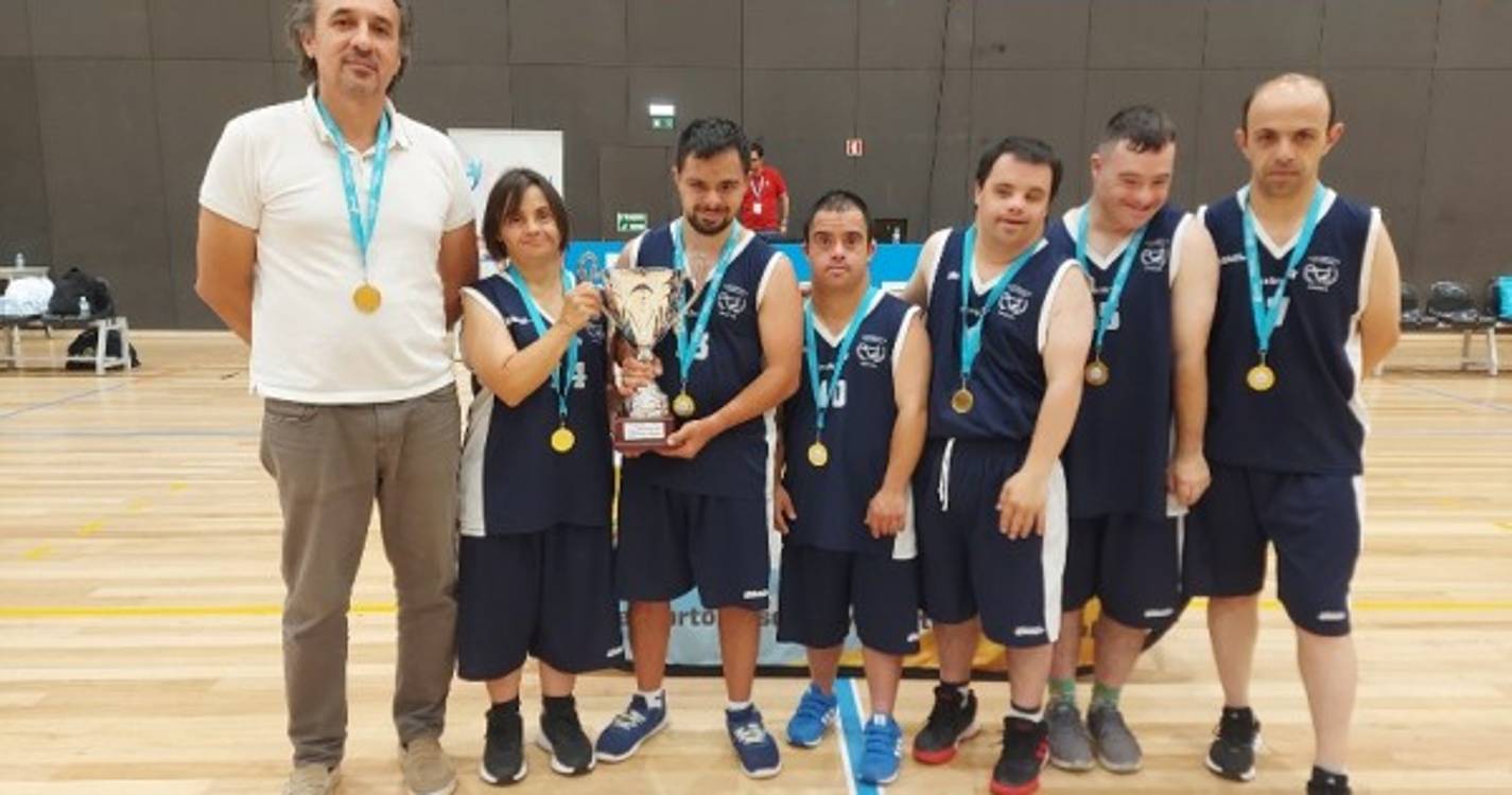 'Os Especiais' campeões nacionais no basquete e atletismo síndrome de Down