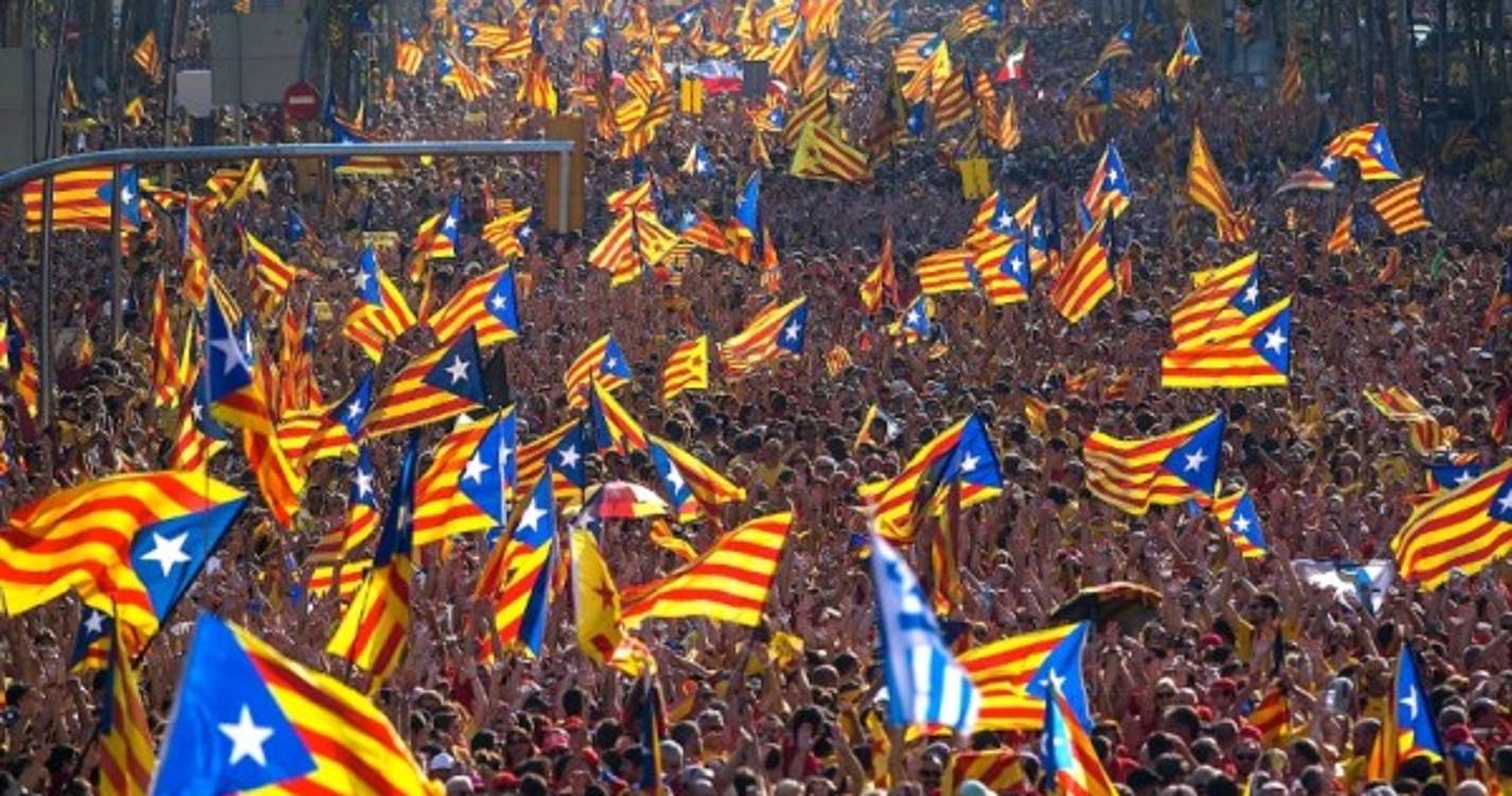 Governo catalão de independentistas em rutura cinco anos após referendo