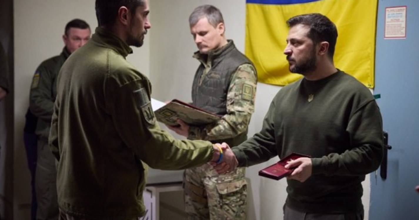 Ucrânia: Rússia ataca cidade natal de Zelensky com "drones kamikaze"