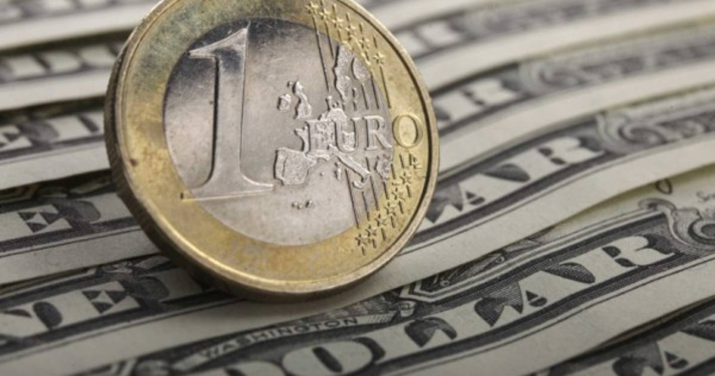 Euro continua a negociar acima de 1,08 dólares