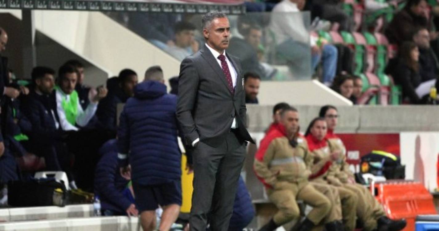 Treinador do Marítimo critica "perrice" do árbitro que ditou o resultado final