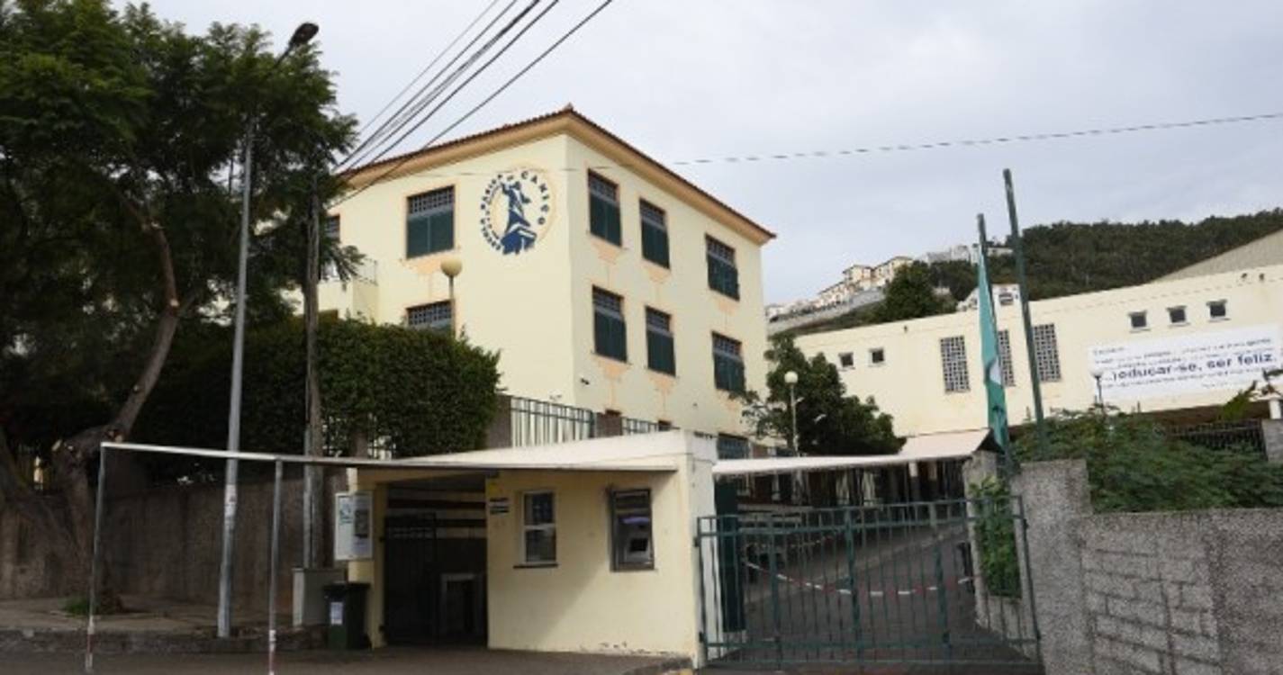 Escola do Caniço entrega distinções a 178 alunos em dia de aniversário