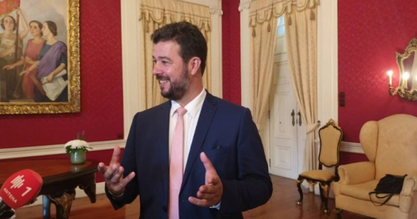 Coligação Confiança lamenta "regresso ao endividamento" da CMF