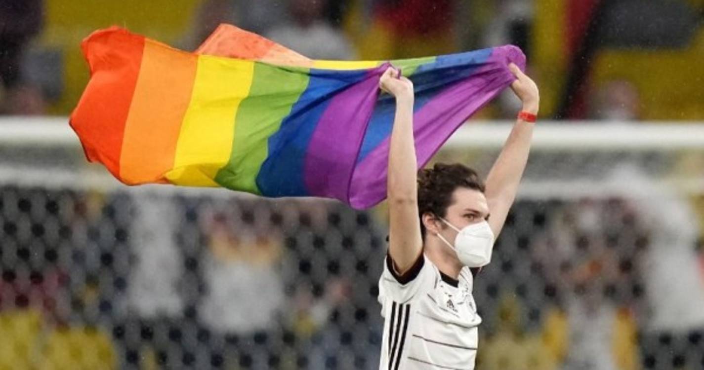 Mundial2022: Amnistia Internacional desafia FIFA a liderar causa LGBTI