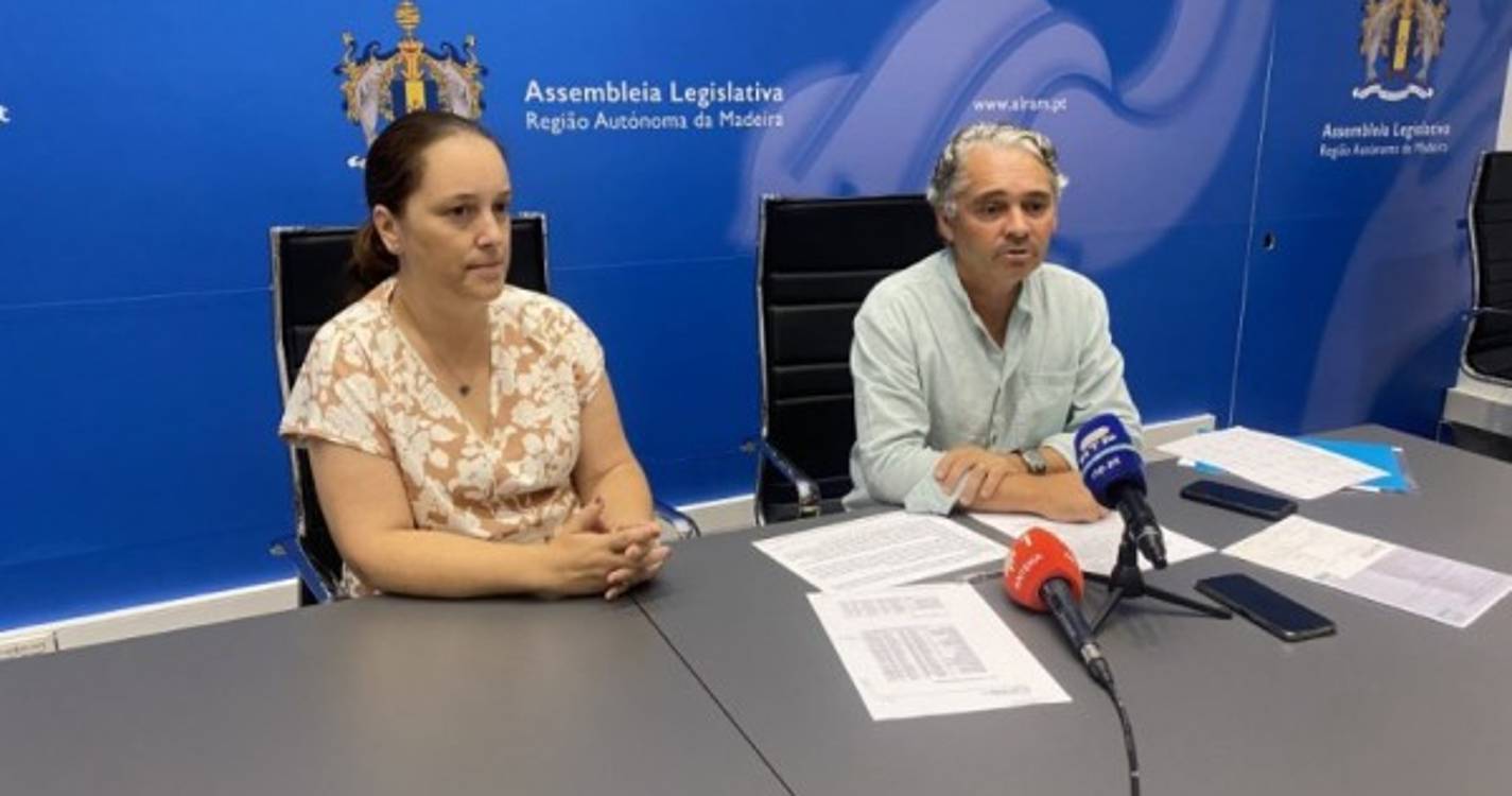 Milhões dos produtores de banana "enterrados em museus, sites e viagens", acusa JPP