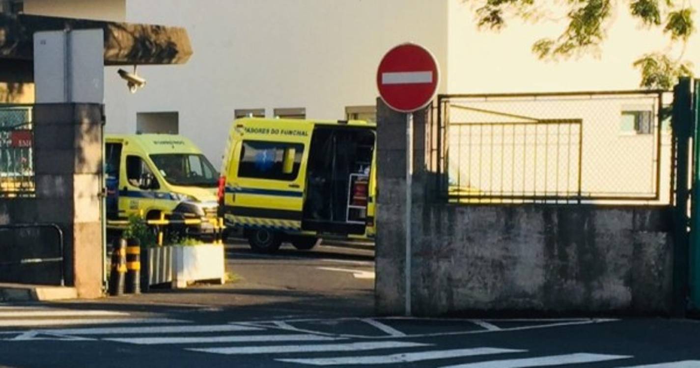Ambulâncias fazem fila nas urgências do Hospital Dr. Nélio Mendonça