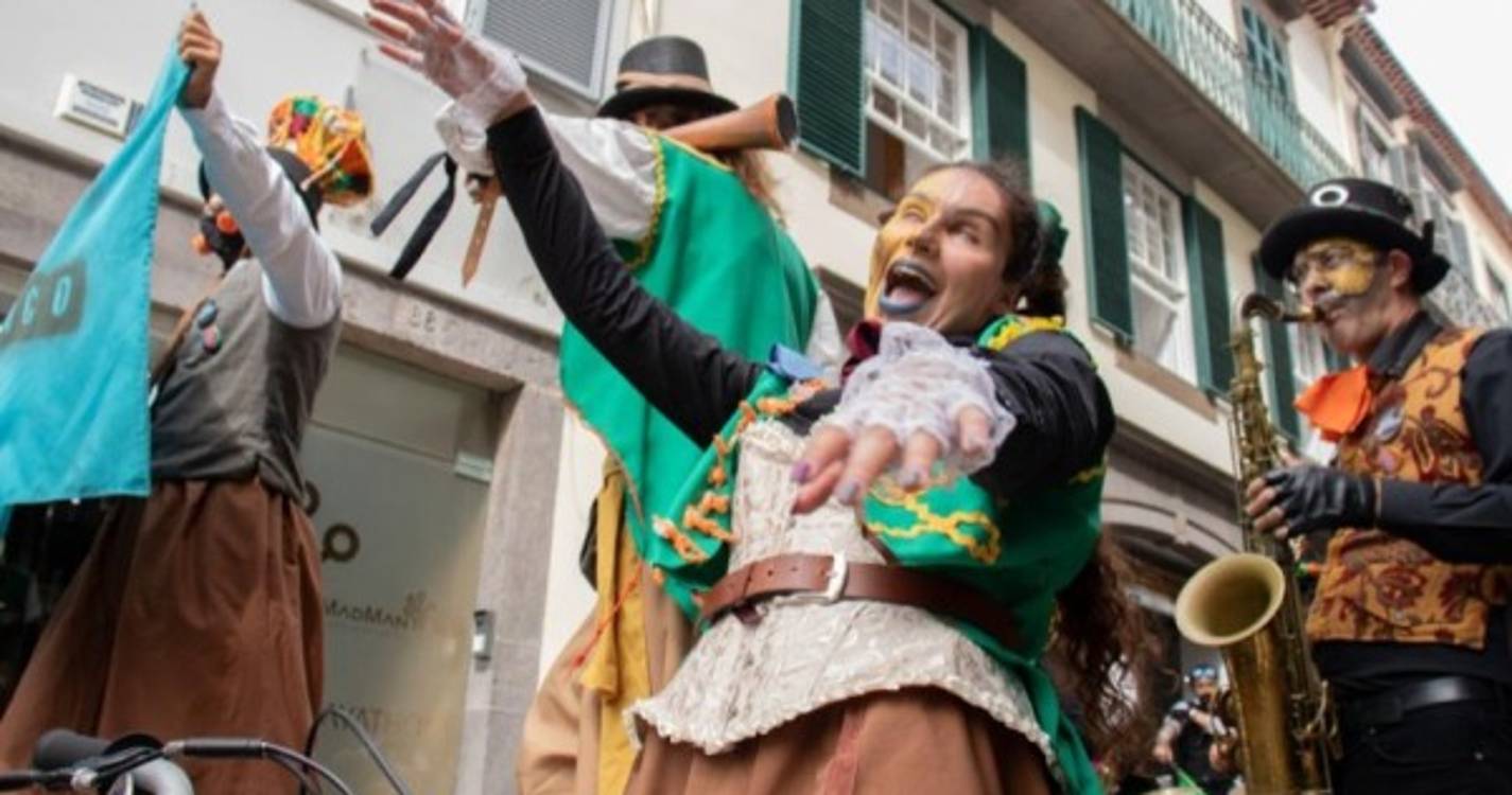 'Cortejo Bonecos Inconstantes' enche as ruas do Funchal de euforia (com fotos e vídeo)