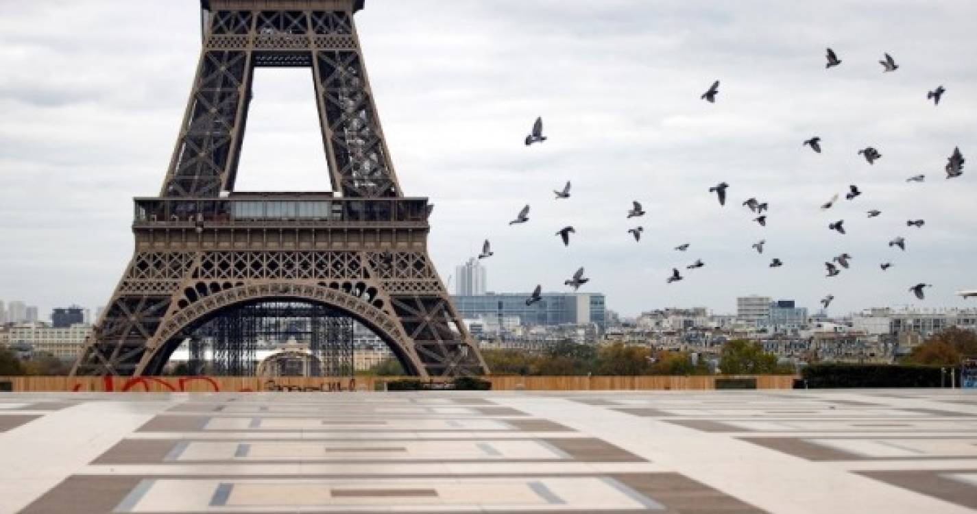 Covid-19: Zonas mais turísticas de França reforçam medidas contra a infeção