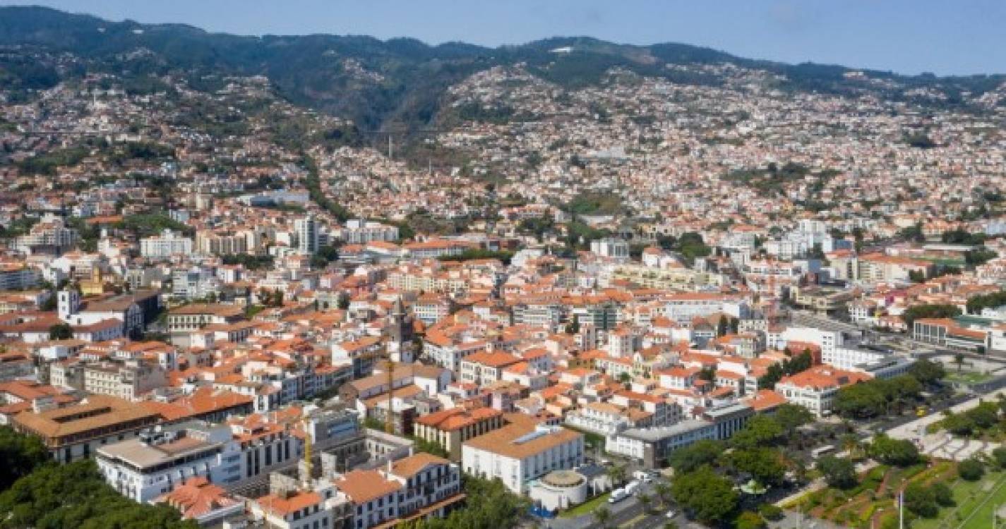 Funchal é a terceira cidade no país onde é necessário o maior esforço para comprar casa
