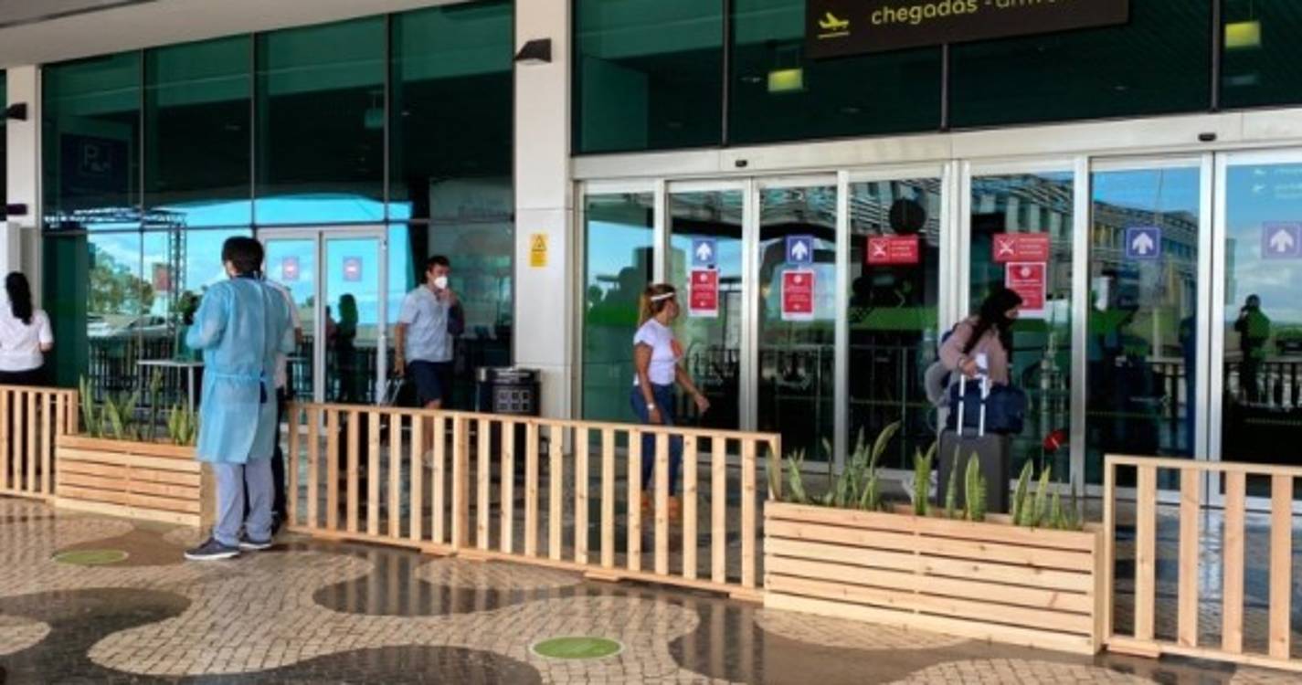 Passageiros com documento médico ou vacinados contra a covid-19 não terão de fazer teste à chegada