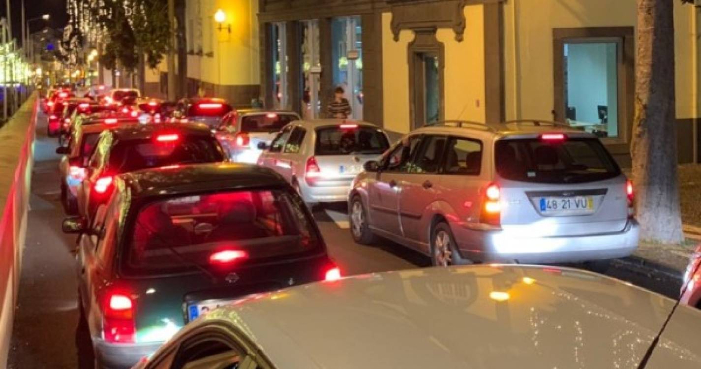 Trânsito congestionado no Funchal devido à São Silvestre