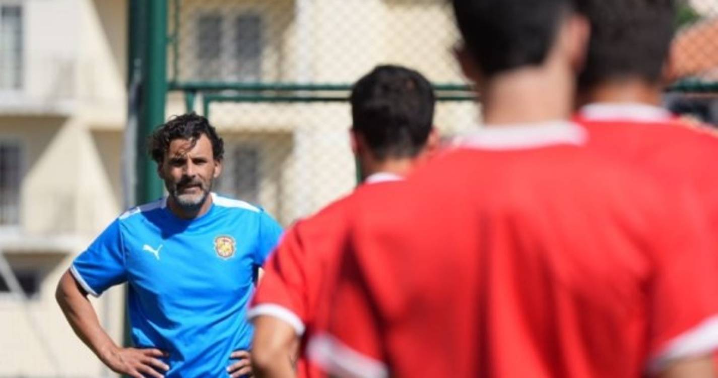 Octávio Moreira orienta treino do Marítimo
