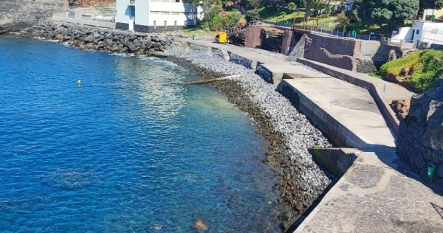 Praia do Lido e Gavinas reabrem esta segunda