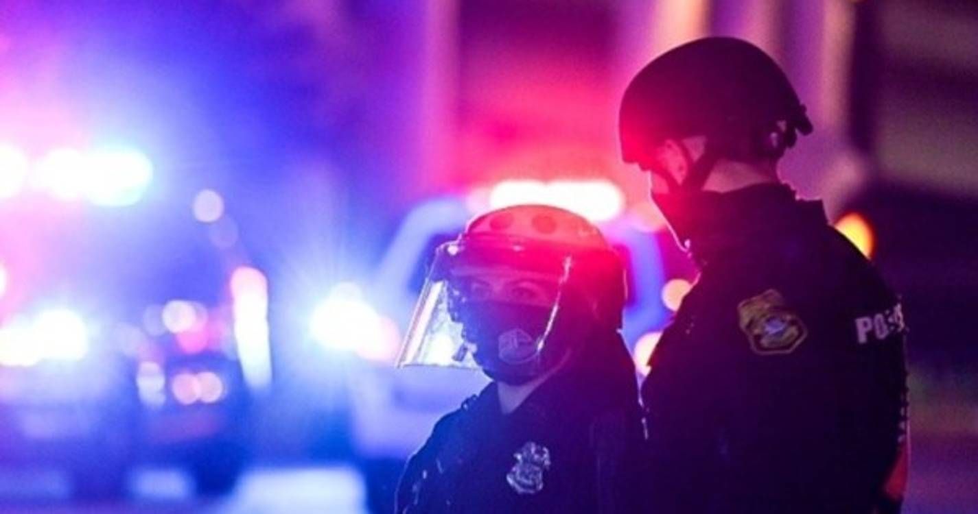 Tiroteio num centro comercial do Texas faz um morto e três feridos