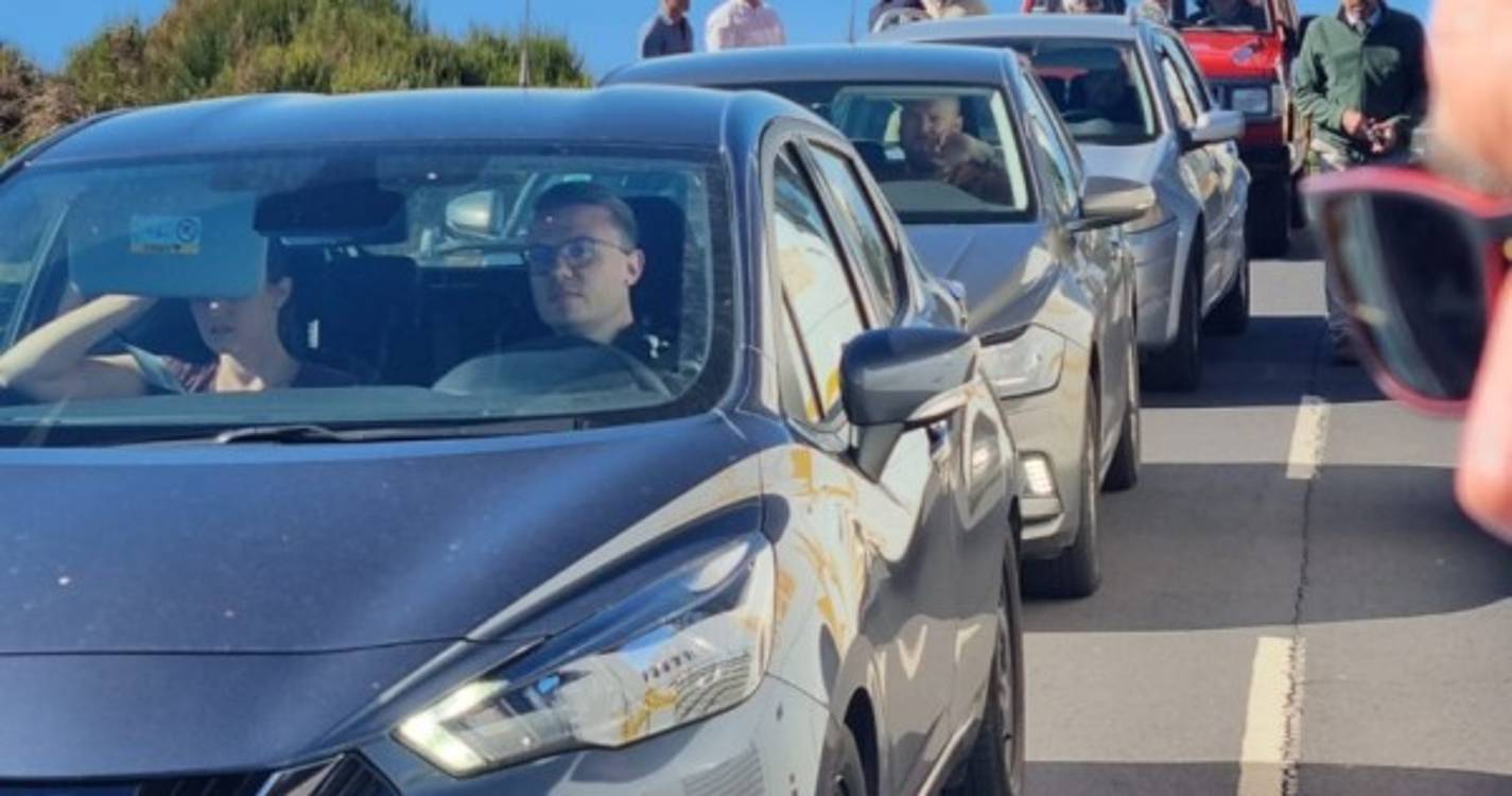 Caos no trânsito novamente instalado no Pico do Areeiro (com fotos)