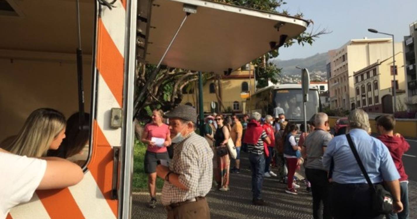 Autocarros cheios já partem do Funchal rumo ao Chão da Lagoa (com fotos)