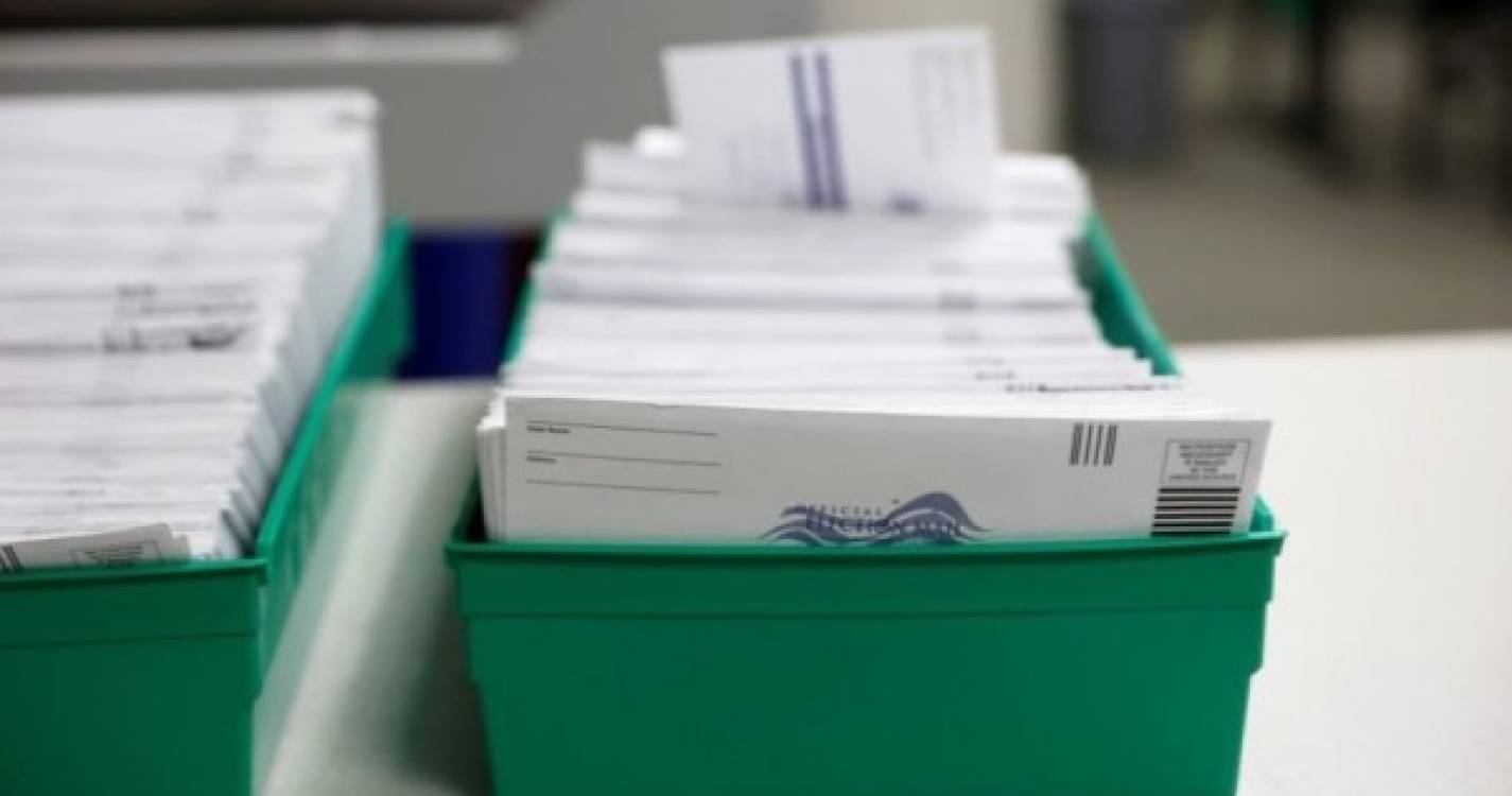 Presidenciais: MNE diz que só pode regozijar-se com duplicação da votação no estrangeiro