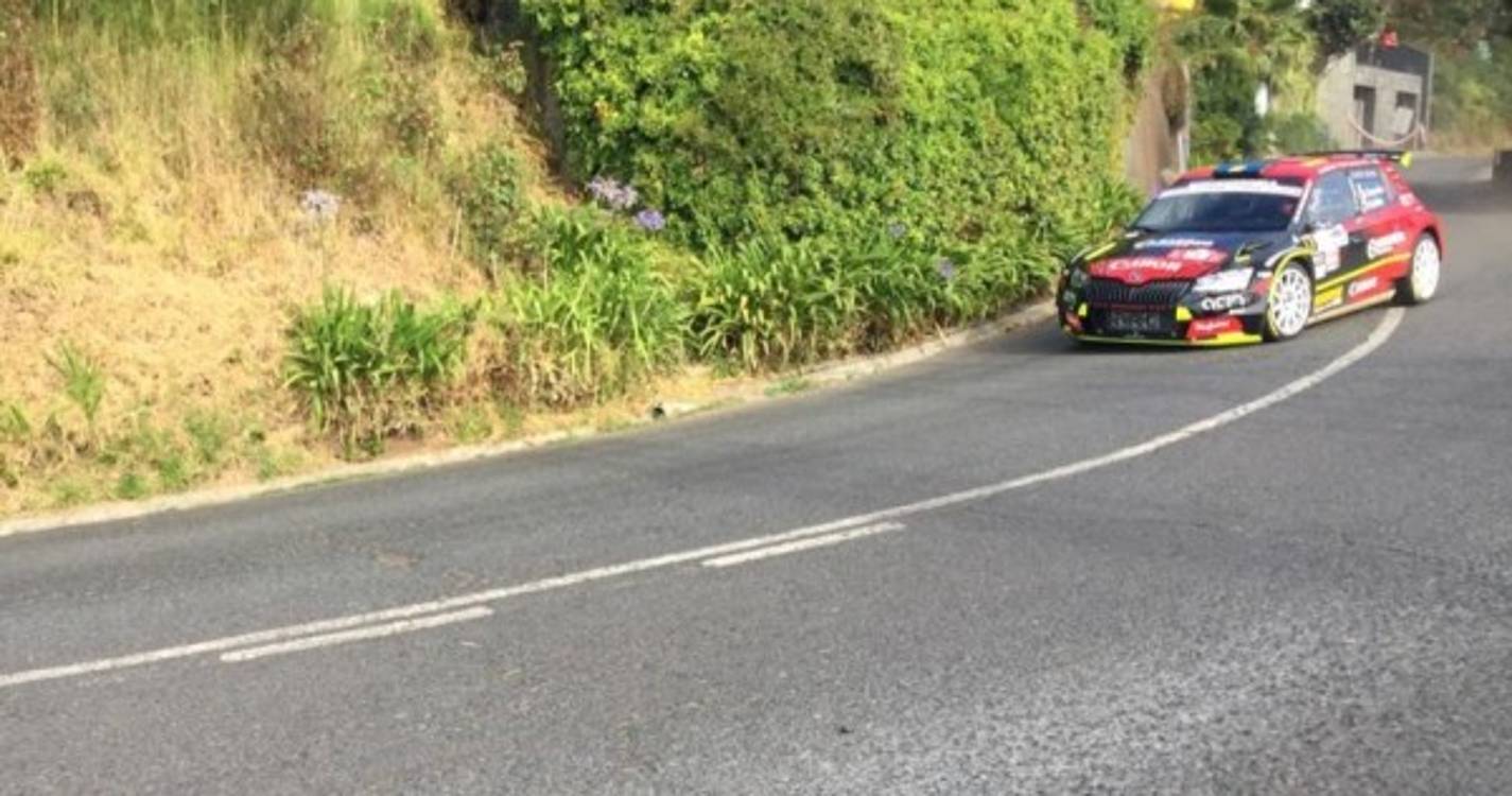 Camacho encurta distância para Bruno Magalhães