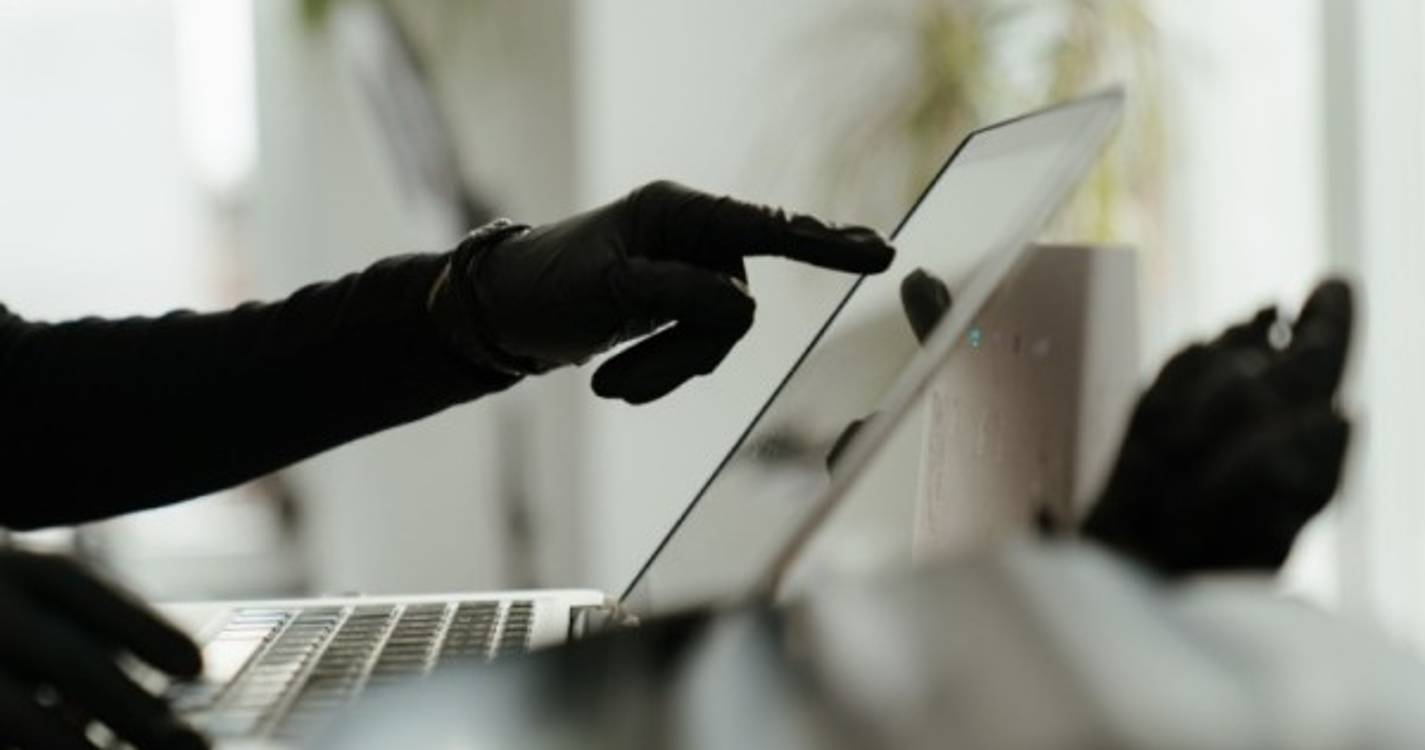 Governo clarifica que teletrabalho é incompatível com atendimento ao público