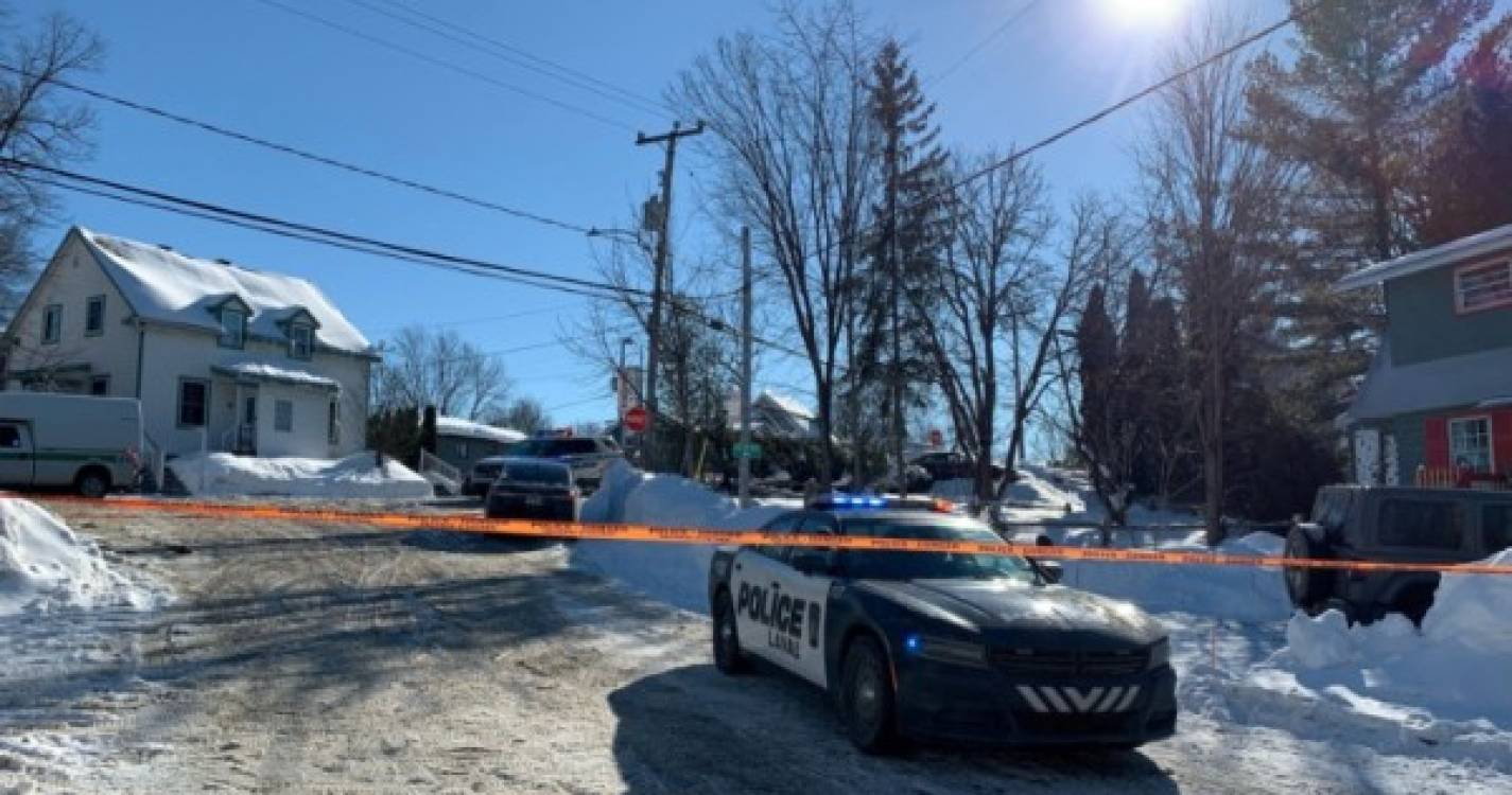 Duas crianças morrem em choque deliberado de autocarro contra creche no Canadá