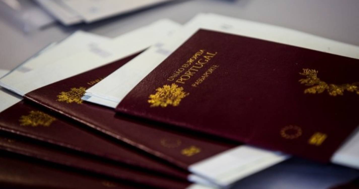 SEF detém casal estrangeiro por falsificação de passaportes no Aeroporto do Porto