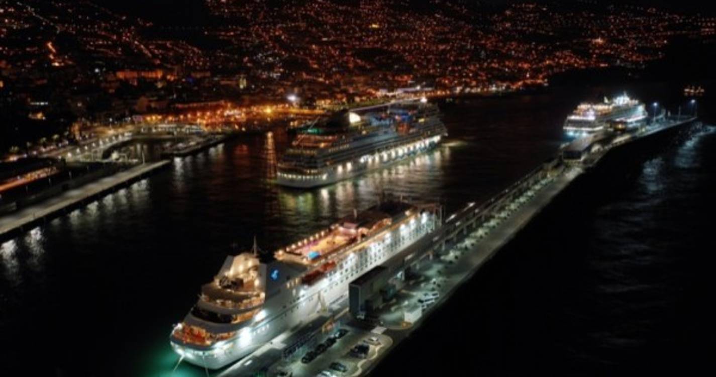 Amanhecer de segunda-feira com casa cheia no Porto do Funchal. Veja as imagens