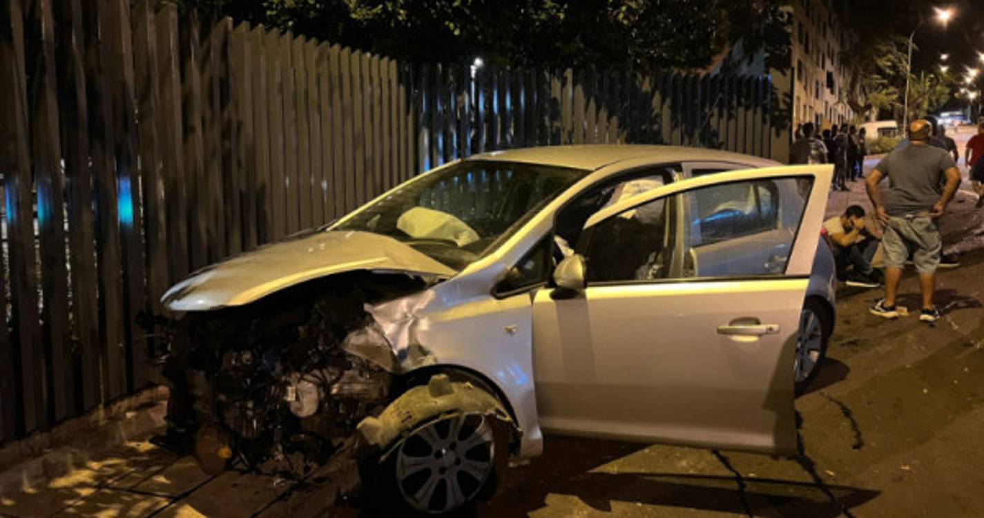 Aparatoso acidente na Nazaré resulta em dois feridos (com fotos)