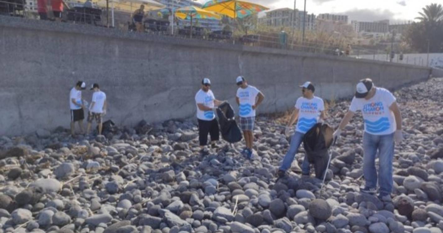 Strong Charon organiza recolha de resíduos nas praias