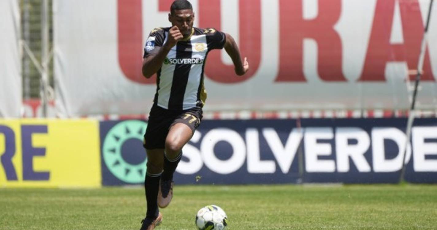 Nacional derrota AVS e assume liderança da II Liga