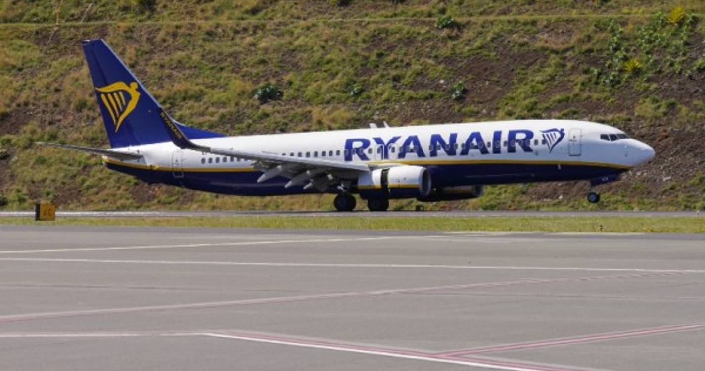 Dois aviões da Ryanair voltam para trás em dia de estreia