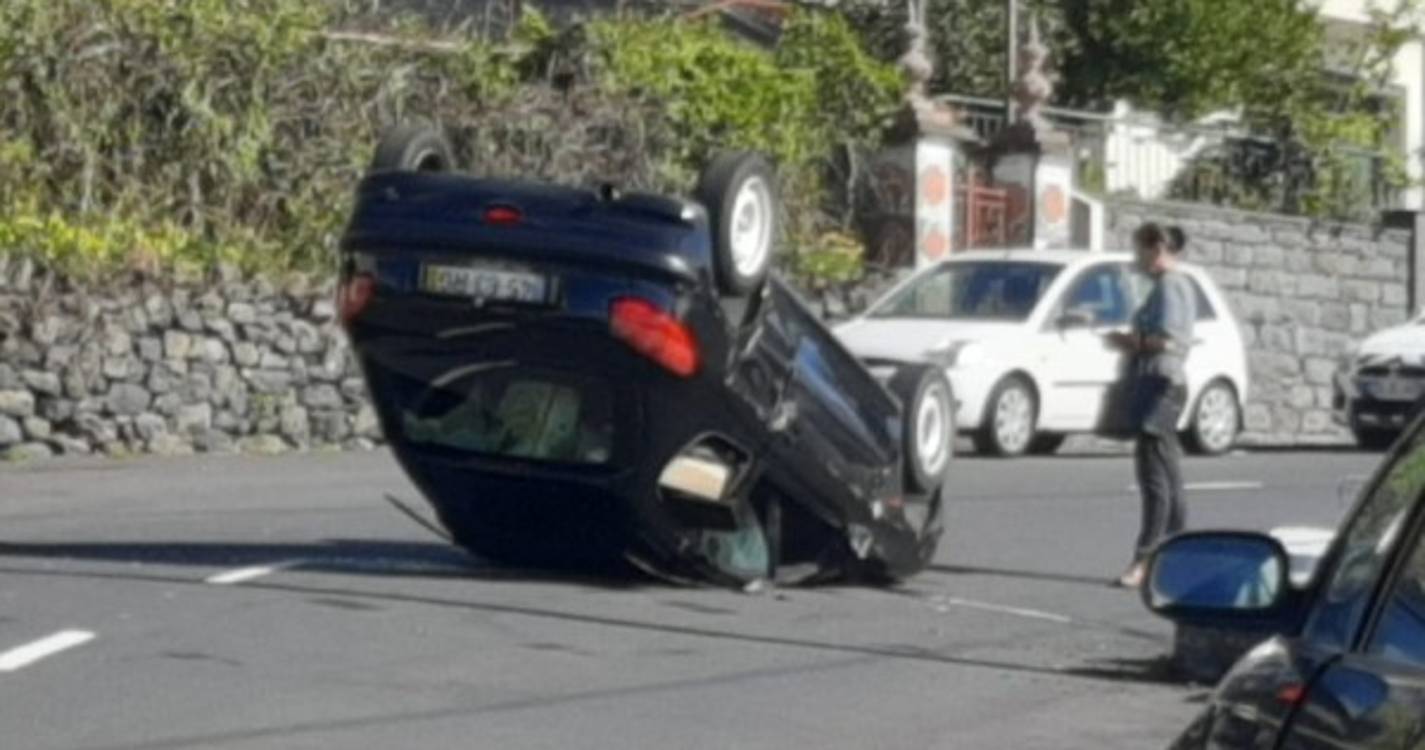 Viatura capotou num acidente aparatoso na Ribeira Brava