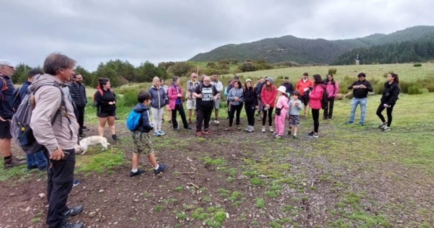 Caminhada pelo Caminho Real 24 com workshop de fotografia junta 30 participantes. Veja as imagens