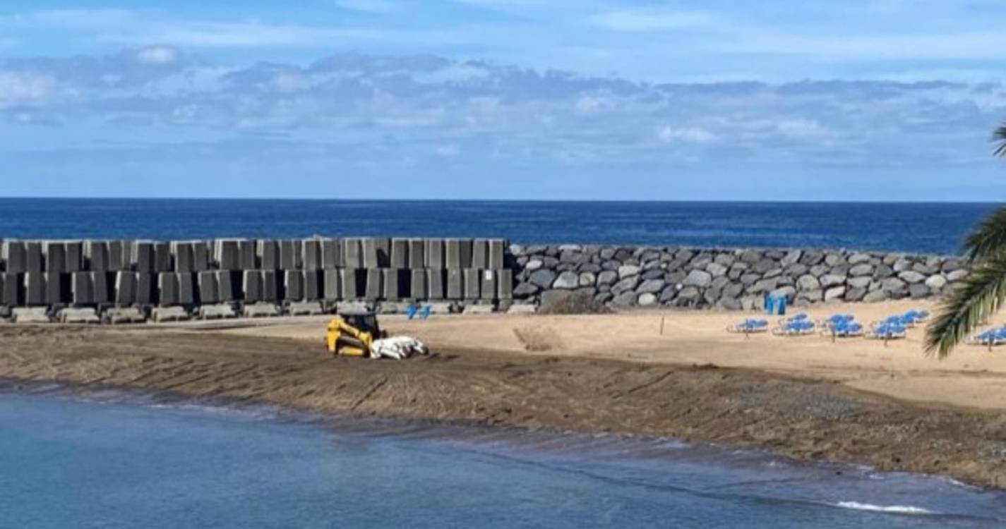 Limpeza da praia da Calheta para a Páscoa e época balnear