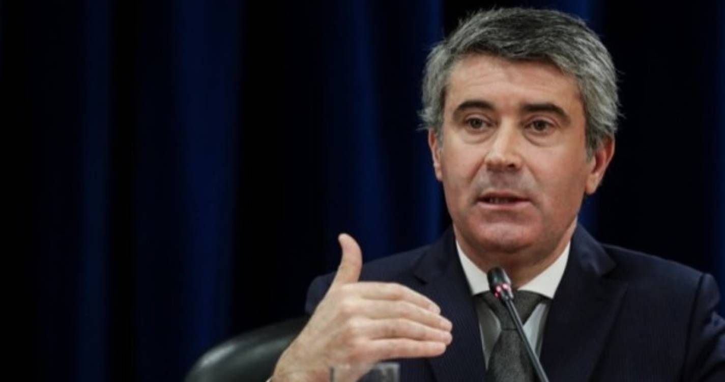 José Luís Carneiro insiste em debates para abordar política externa