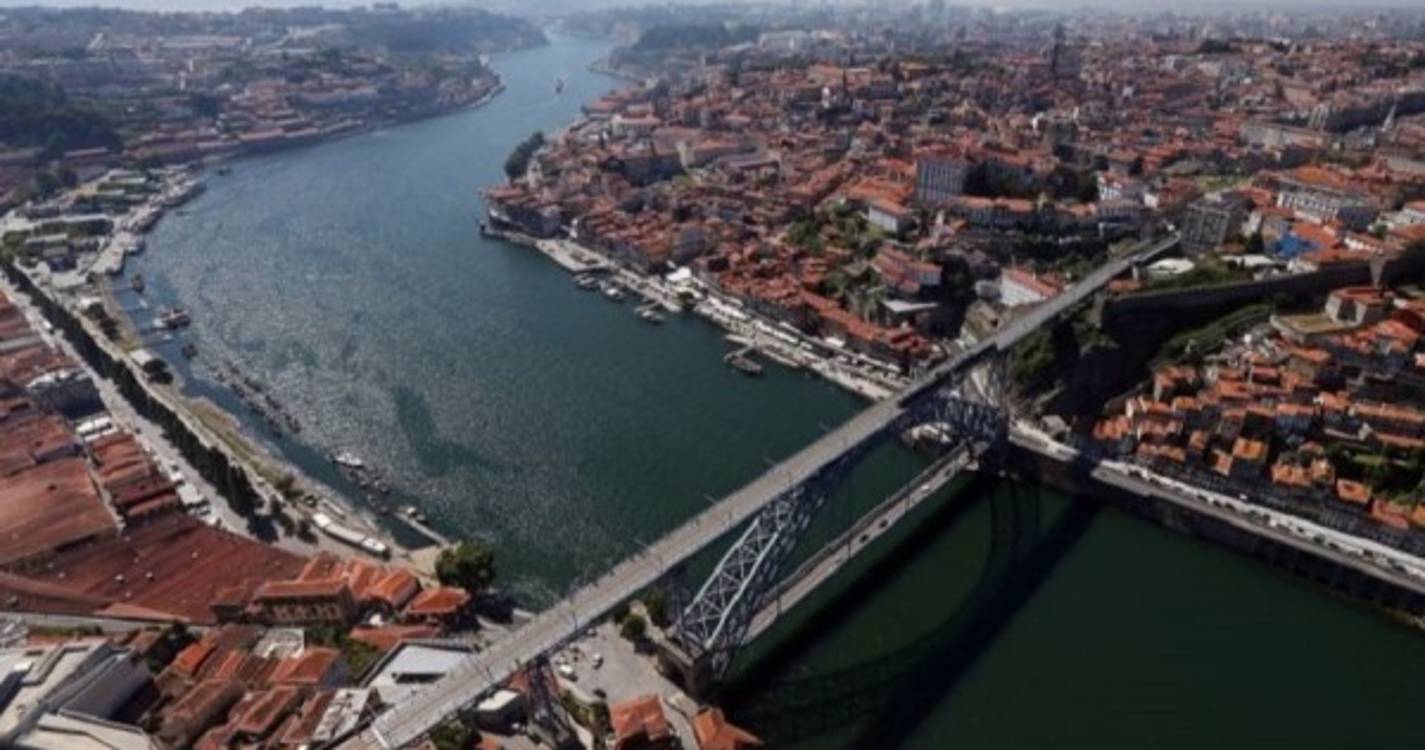 Mergulhadores da Marinha desativaram granada na margem do rio Douro