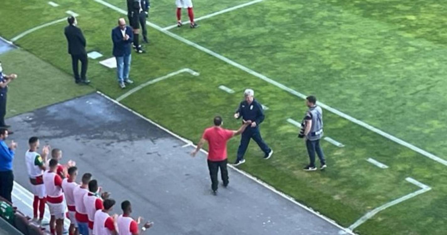 Massagista Arnaldo Gonçalves com despedida emotiva no 'caldeirão'