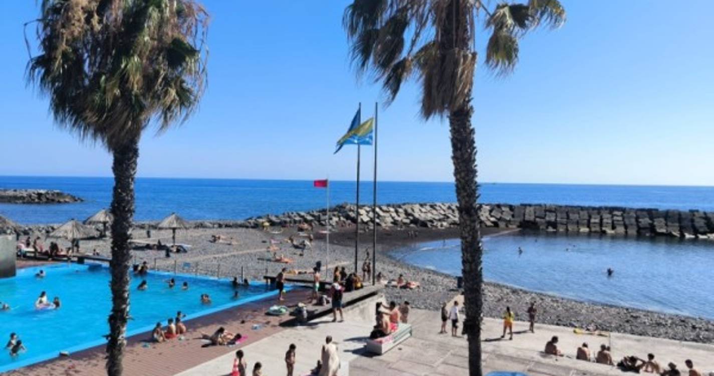 Praia da Ribeira Brava interdita a banhos