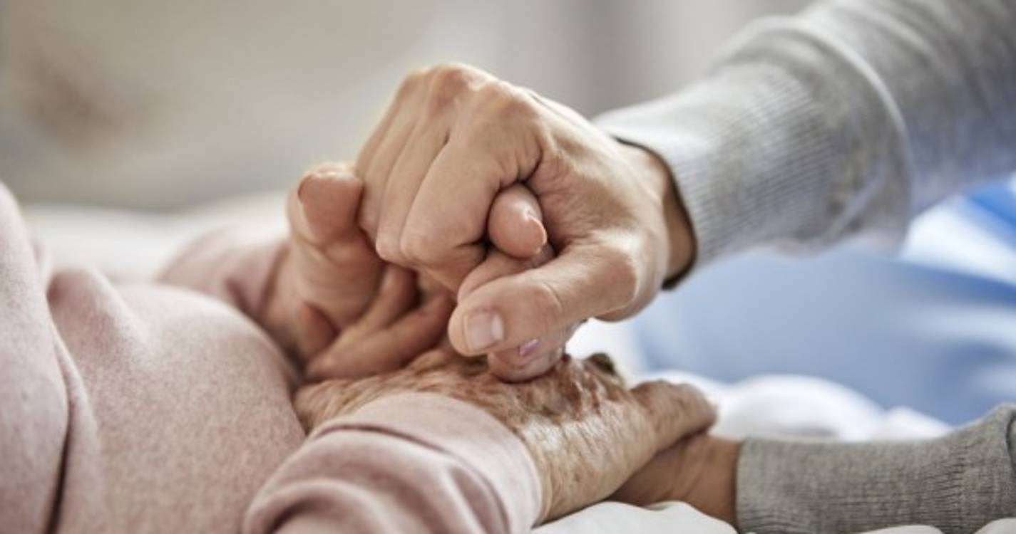 Covid-19: Pandemia com "tendência crescente" de infeções nos jovens e idosos