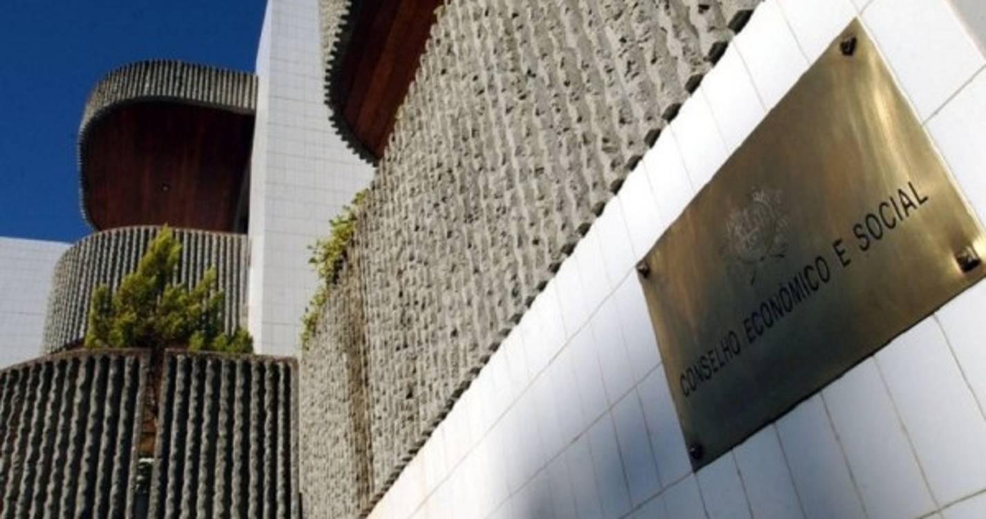 Concertação social discute hoje salário mínimo e compensação para empresas