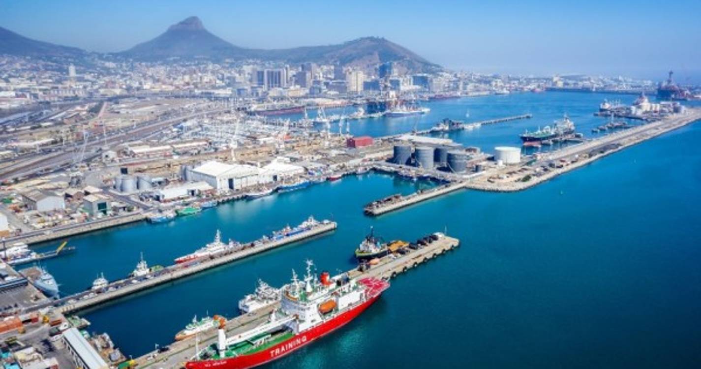Trabalhadores em greve paralisam terminais marítimos da África do Sul