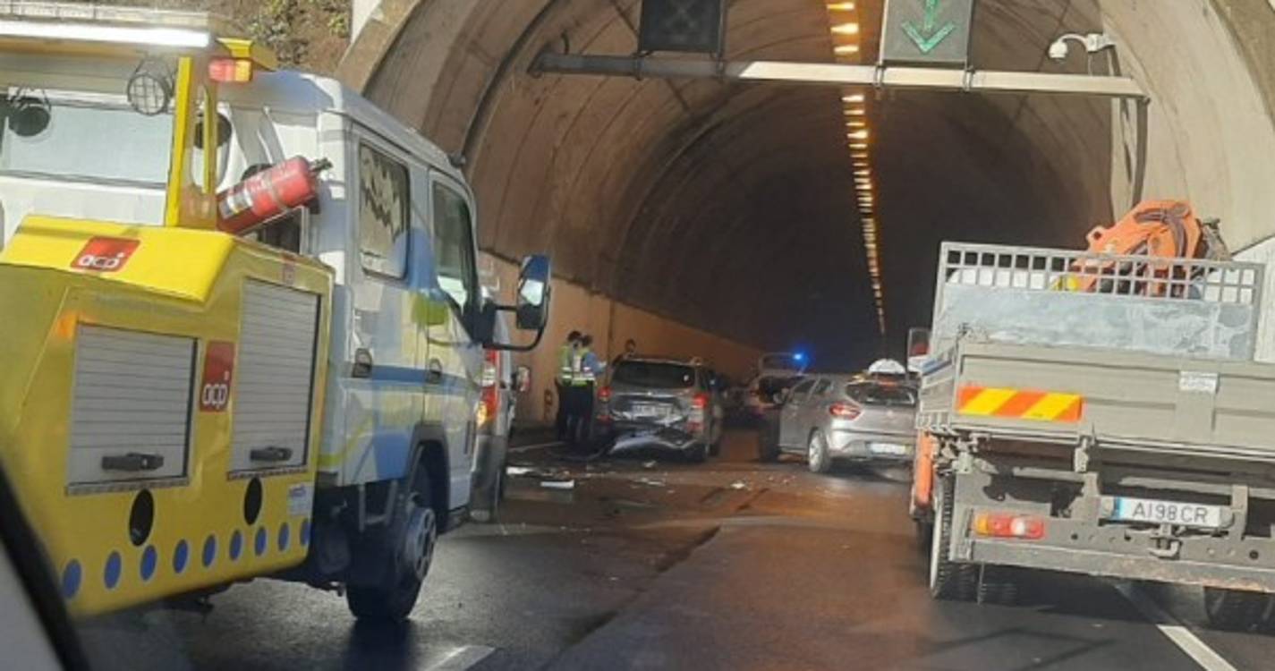 Acidente na via rápida provoca feridos e congestiona circulação no sentido Santa Cruz - Funchal (com vídeo)