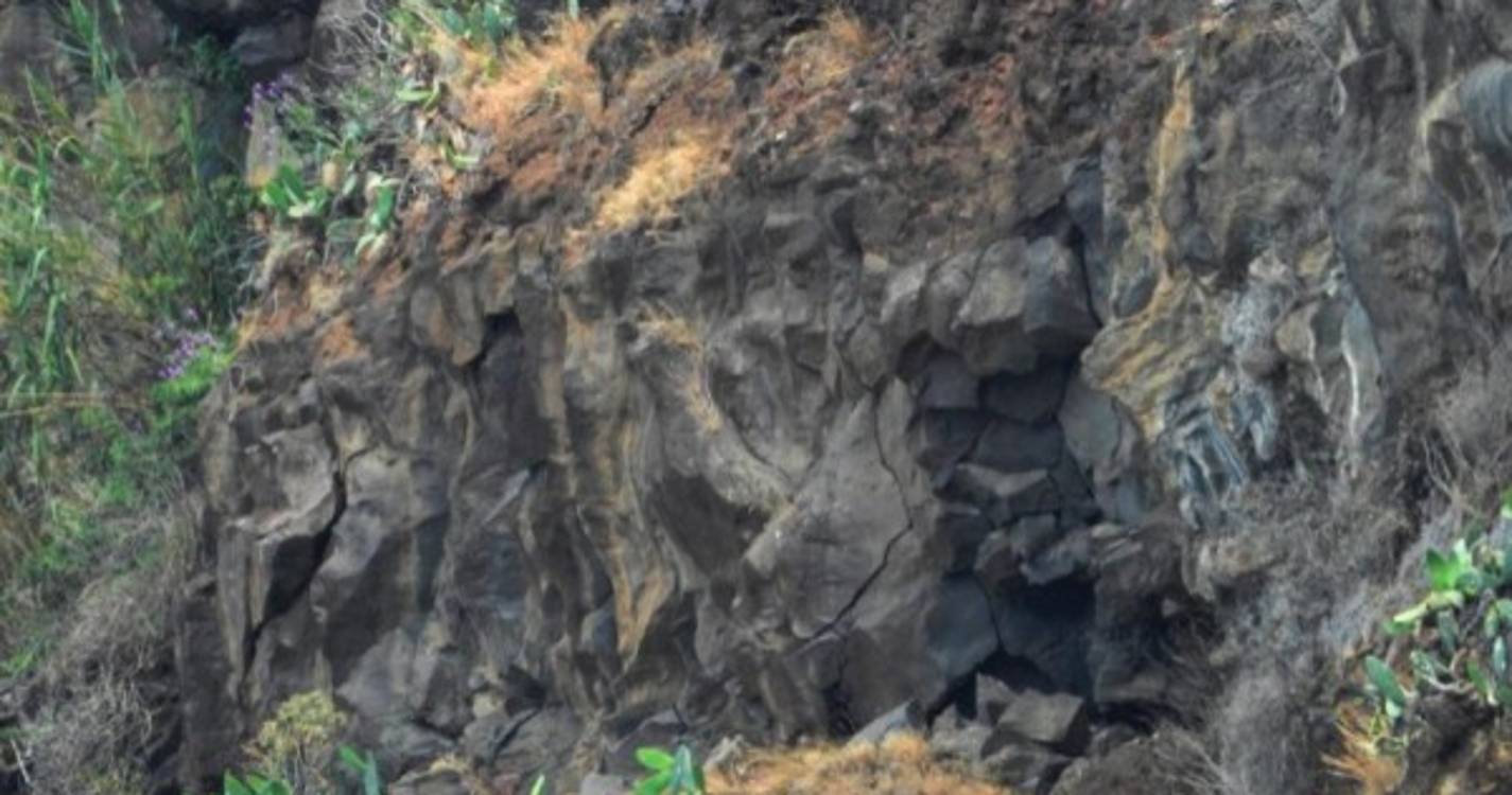 Escarpa da Calheta precisa de intervenção de duas a três semanas