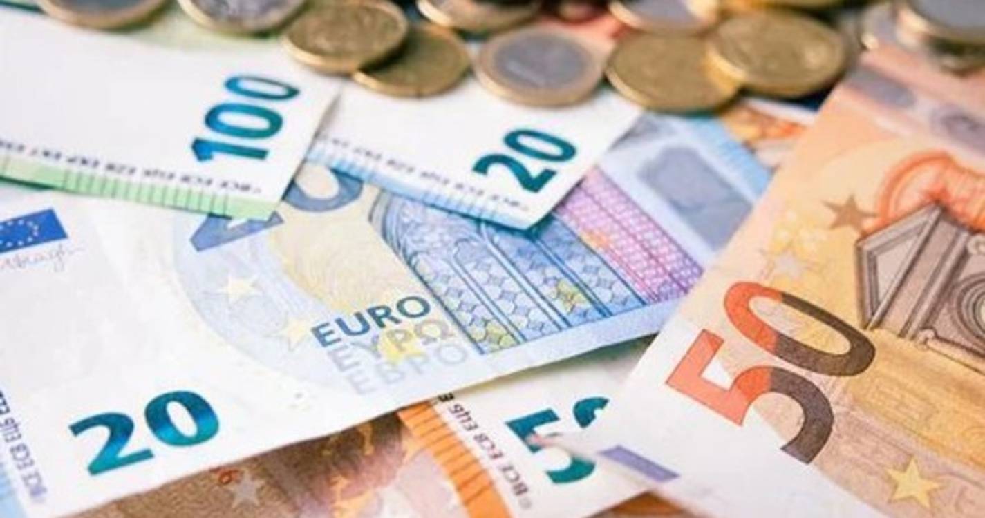 Euro sobe e ultrapassa 1,07 dólares