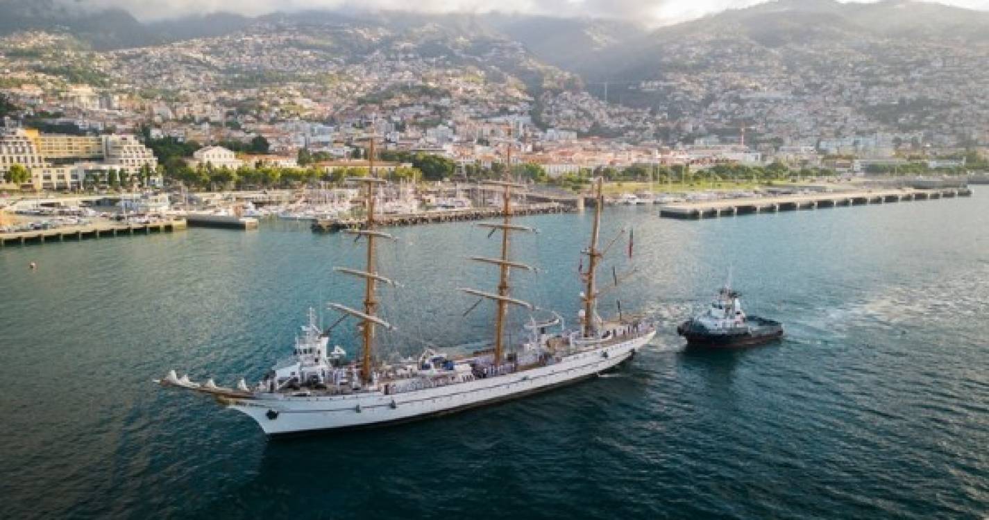 Navio Sagres já está na Madeira (com fotos)