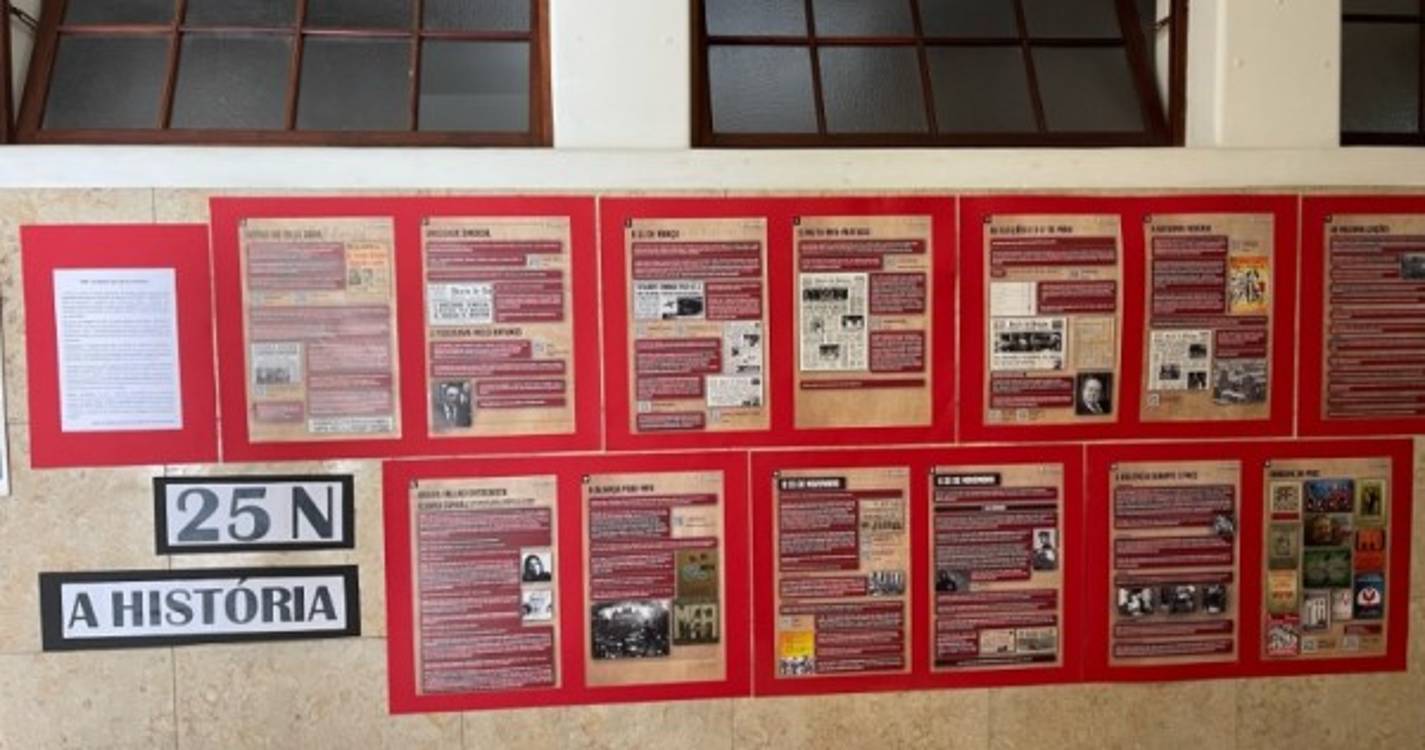 Professores de História da Francisco Franco apresentam exposição '25N'
