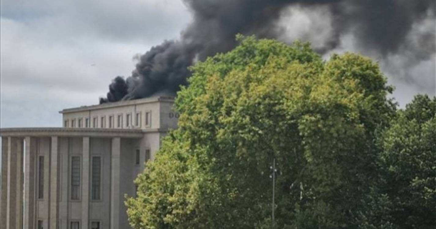 Extinto fogo no telhado do Palácio da Justiça do Porto