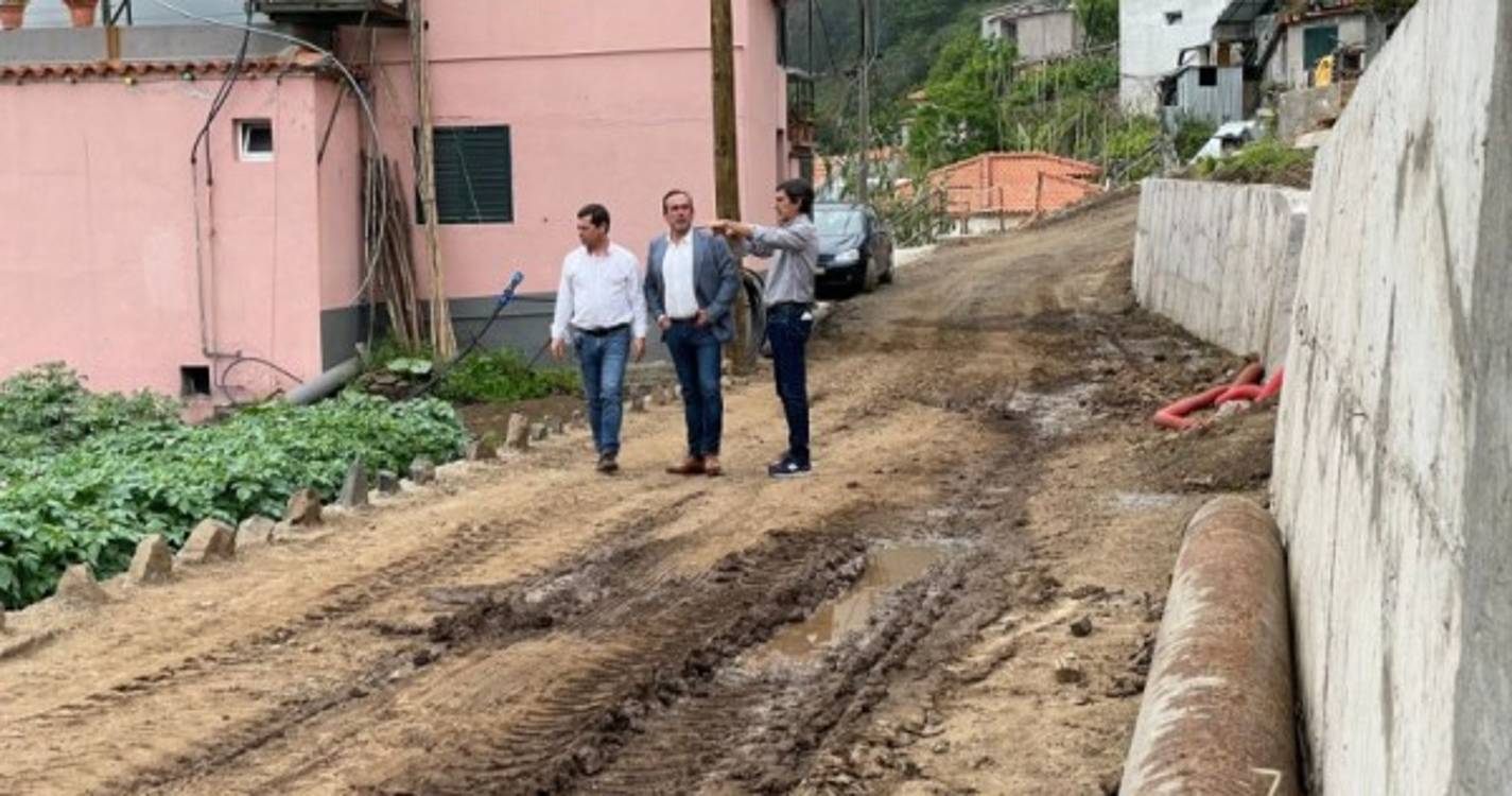 Pedro Coelho visitou obras do Caminho da Terra Chã de Cima