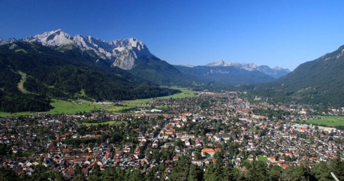 Descarrilamento em comboio regional na Alemanha faz pelo menos três mortes