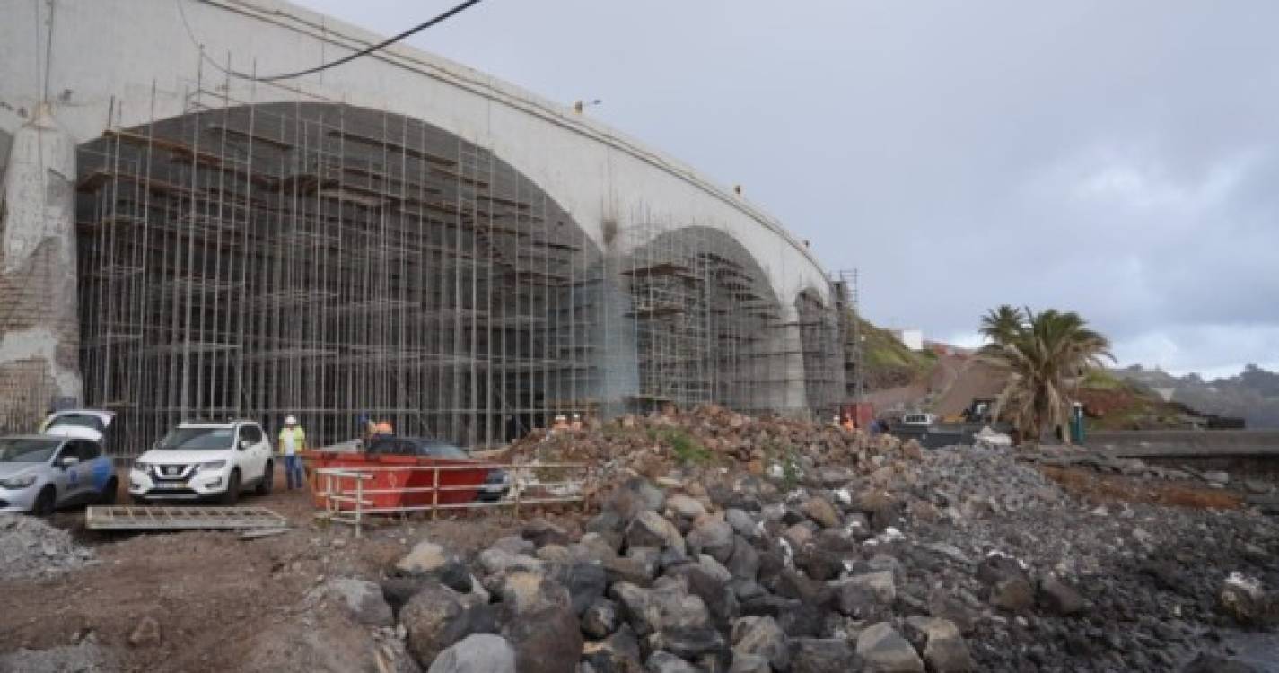 Aeroporto da Madeira: Obra da estrutura de suporte da estrada pronta até agosto