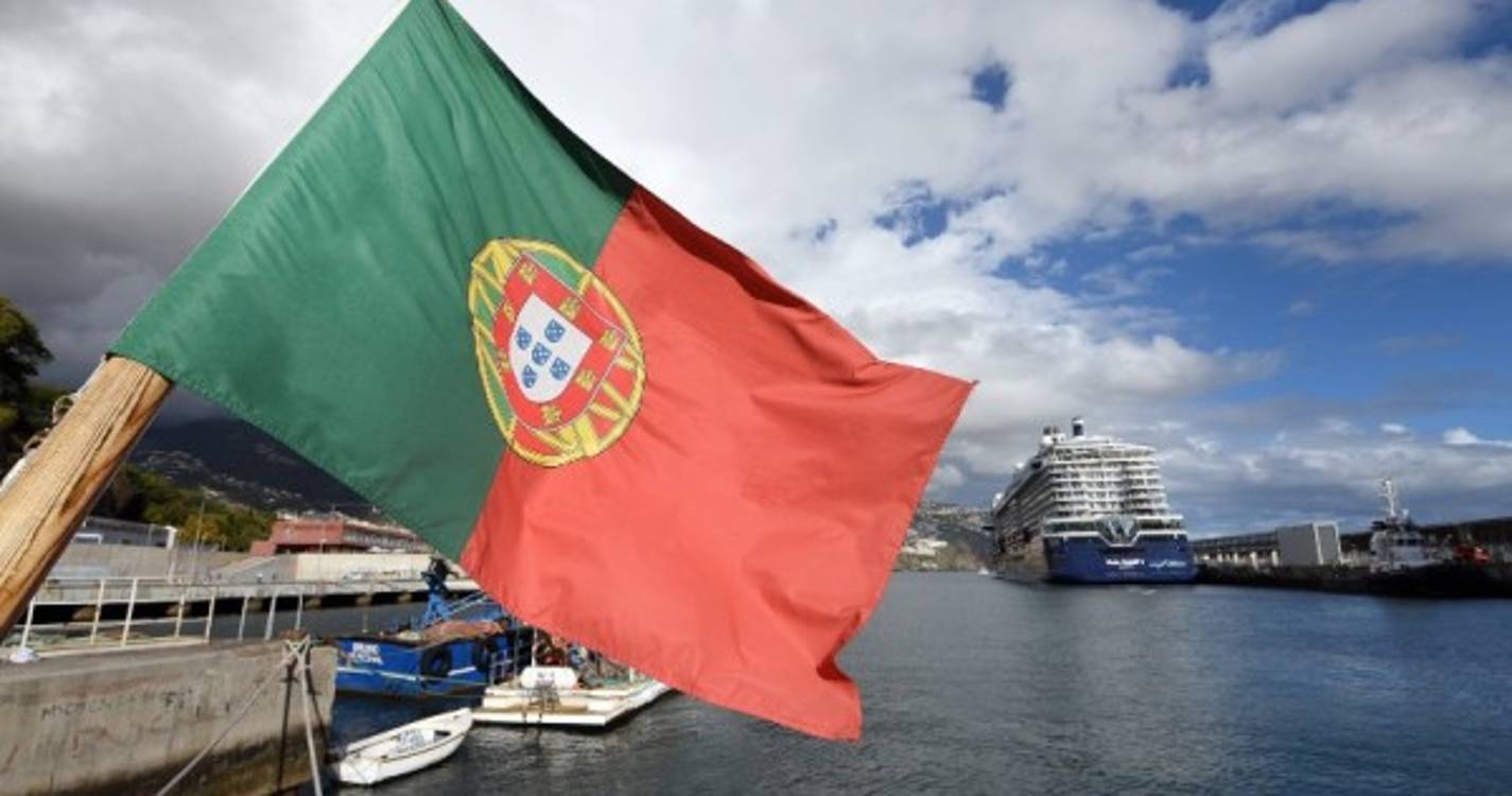 Navio "Viana do Castelo" em Bissau para ações de cooperação com Marinha guineense